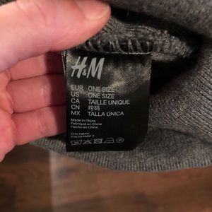 Men or Women’s H&M grey beanie